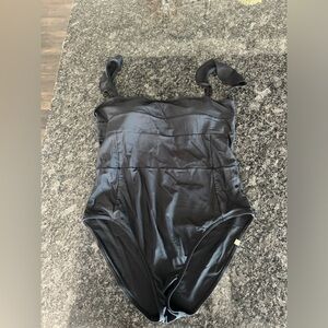 Sunmersalt Ruffle Oasis - size 12 - black